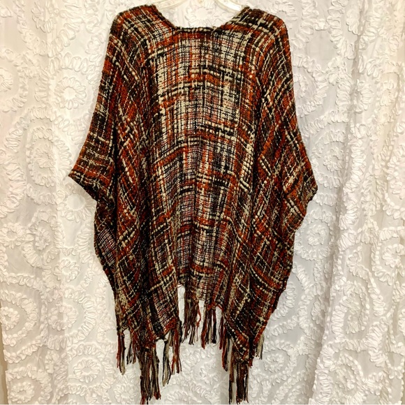“Steve Madden” nubby yarn woven shawl with fringe- OS - Picture 9 of 10